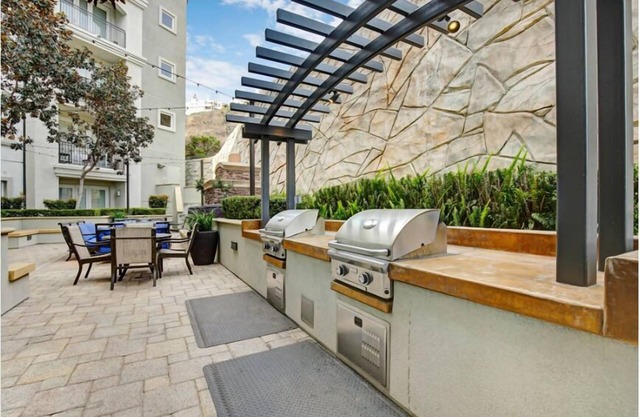 Amazing vacation & shopping in San Diego 2 suits and 3 bath FB1