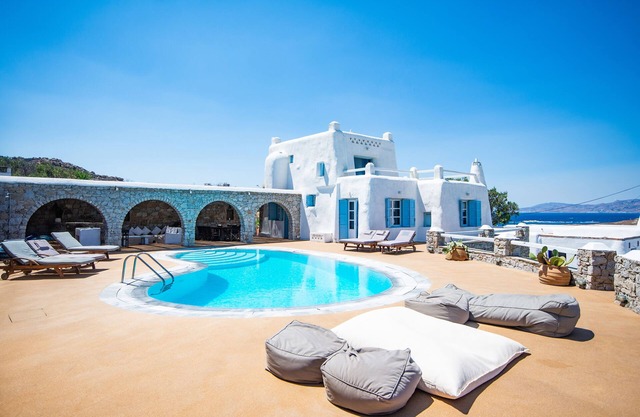 Amazing View. Close to town. Villa Aquileria