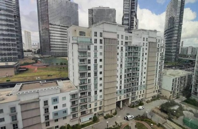 Amazing view Large 1 bed 1 bath lovely apartment