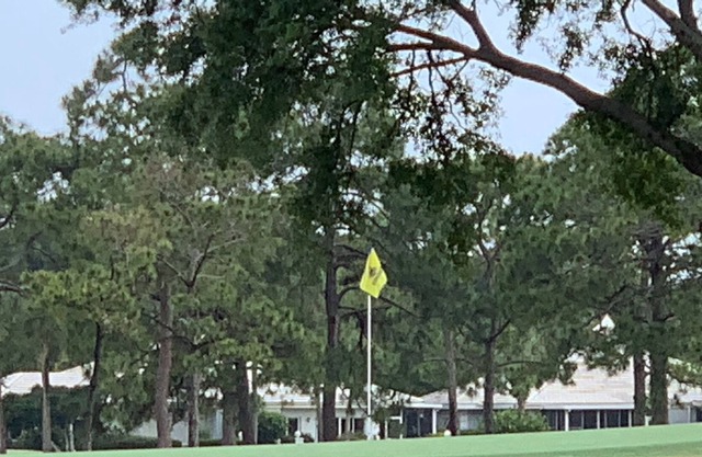 Amazing view on the golf course and near the beach. Fully remodeled and new