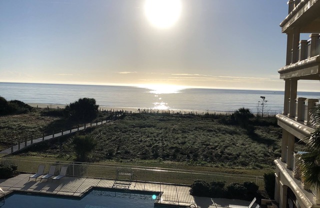 Amazing views of Ocean! Pool & Land Trans Included