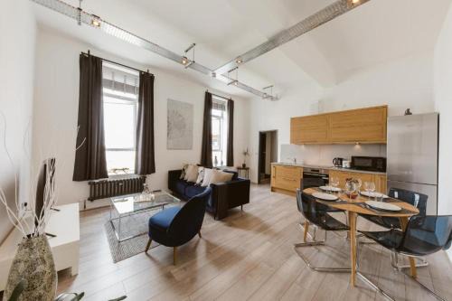 Amazing warehouse conversion apartment in Chiswick