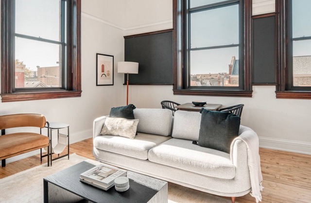 Amazing West Town 2BR w/ W/D, Gym & Rooftop nr Downtown, by Blueground