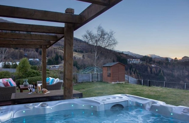 Amber Retreat | Hot Tub + River Views