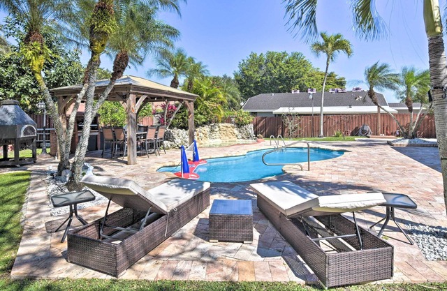 Amenity-Packed Sunrise Home w/ Outdoor Pool!