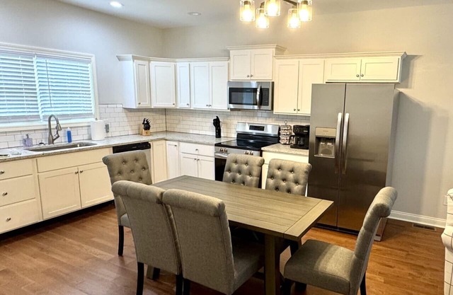 American Pharoah Cottage | 3BR Downtown Versailles