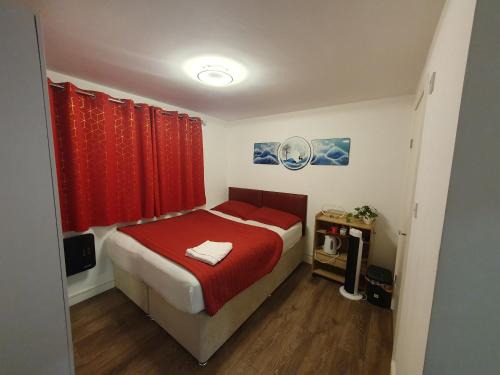 AMH Hotel - Greenford Station