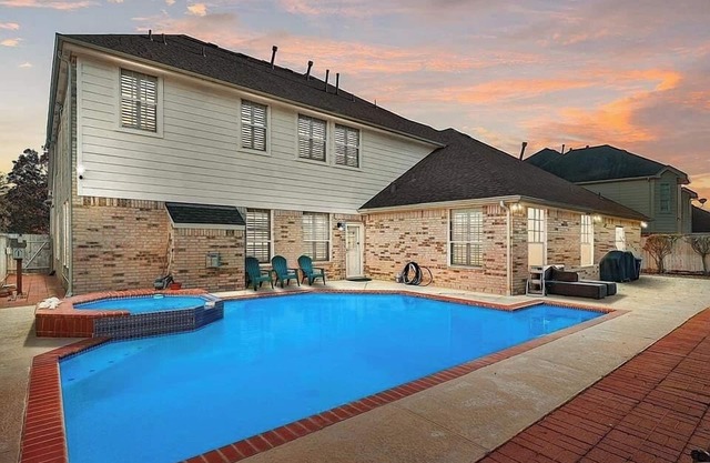 AMHOT - in Houston with heated pool spa