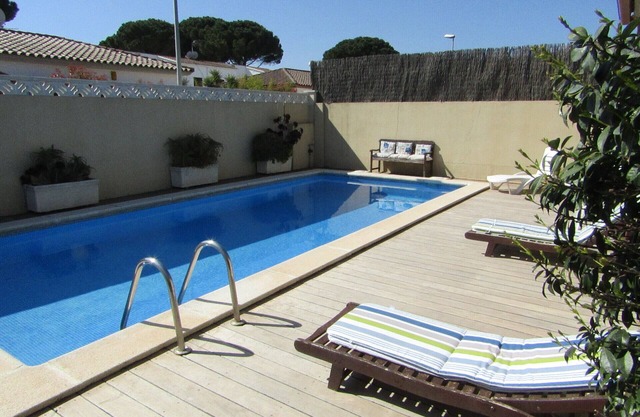 Amina house with private swimming pool not overlooked, free WIFI internet.