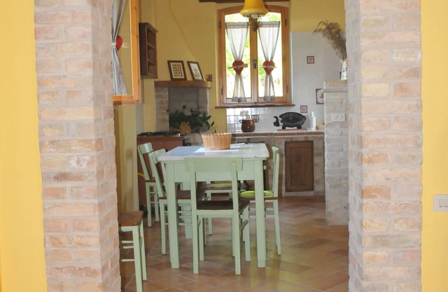 Among the hills of the wine, in one of the most beautiful villages in Italy and the sea