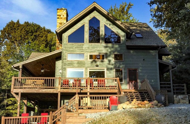 AMONG THE PINES - Luxury cabin with excellent privacy, amenities, and views.
