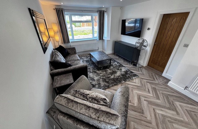 Amora Stays, Luxury 3 bedroom home, in the heart of Aylesbury.