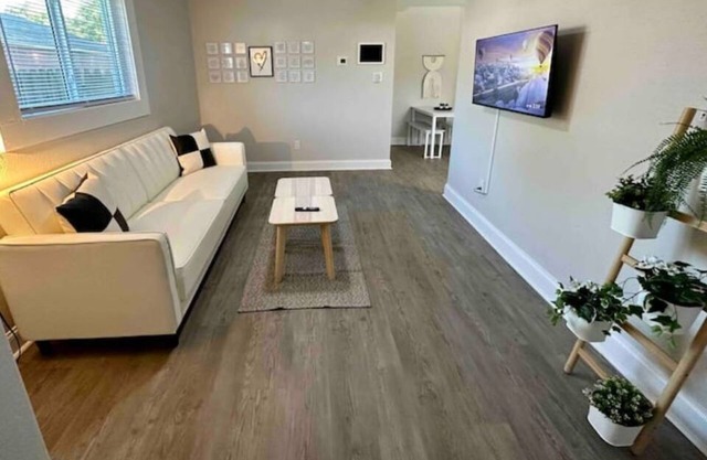 Amore at Sheppard's Landing - peaceful home away for travelers and their pets!