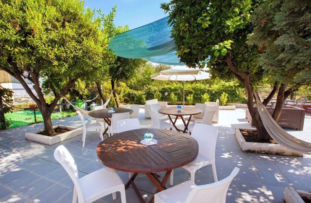 AMORE RENTALS - Villa Amore with Private Swimming Pool, Garden and Parking