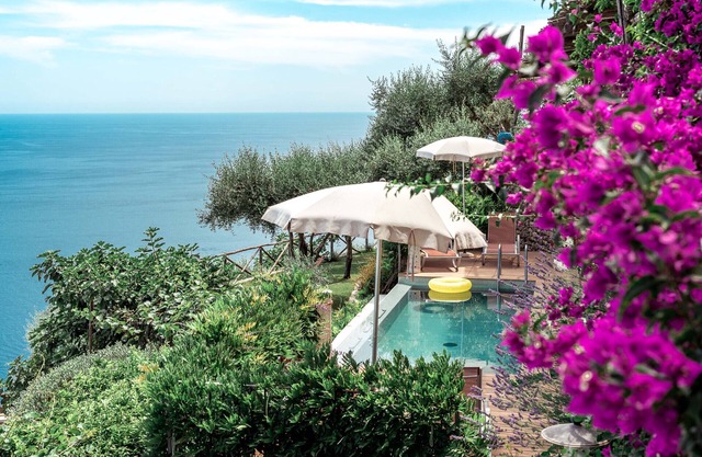 AMORE RENTALS - Villa Pittoresca with Pool and Sea View