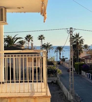 Amplio apartamento junto al mar
