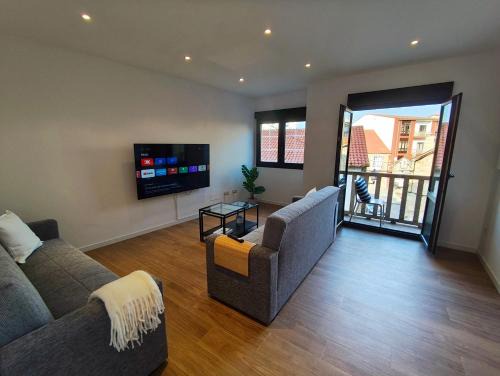 Amplio Apartamento nuevo en el centro de Muxía - Balcón - Cama King Size - TV 65pulgadas
