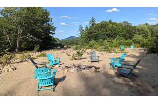 AMV 2 bedroom condo right across from the outdoor pool sleeps 7