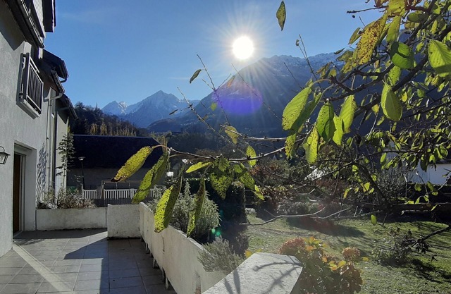 ANAKAO Large apartment in the heart of town. Ground floor, renovated with fireplace