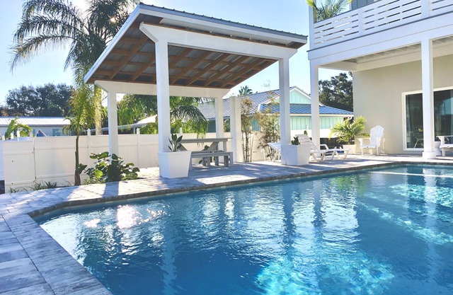 Anastasia Island Waterfront Cottage w/Infinity Pool and Spa - luxurious & clean