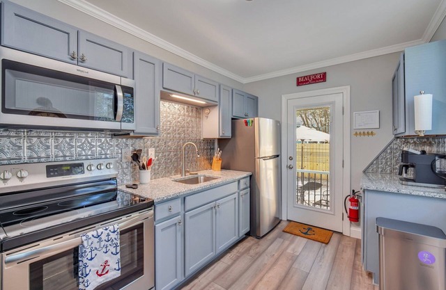 "Anchor House" 2/1 in the perfect location for all things BEAUFORT!