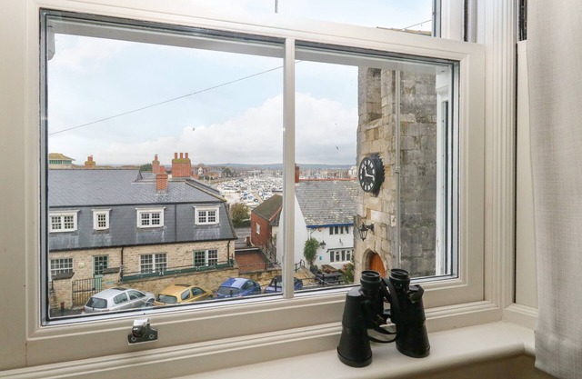ANCHORAGE VIEW, family friendly, with a garden in Weymouth