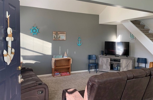 "Anchors Away" Coastal Abode in Van Buren Point
