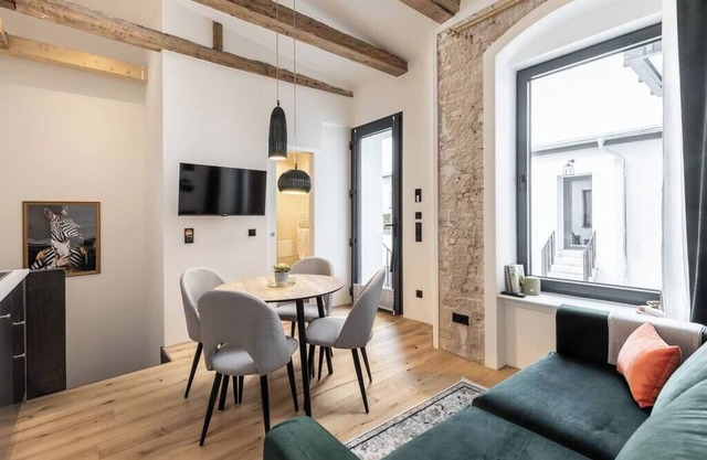 Ancient 33sqm 2room maisonette apt. Near center.