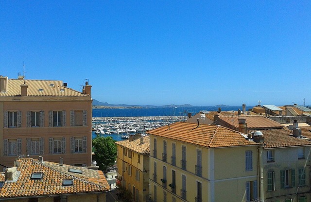 And Sea Port, City Heart quiet
