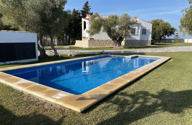 Andalusian Villa with plot and private pool very close to Novo Sancti Petri.