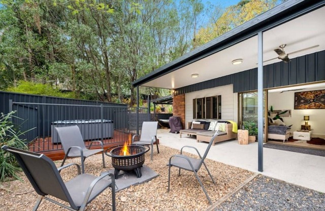 Anembo Country Cottages, close to sporting venues, restaurants, hospitals, shops
