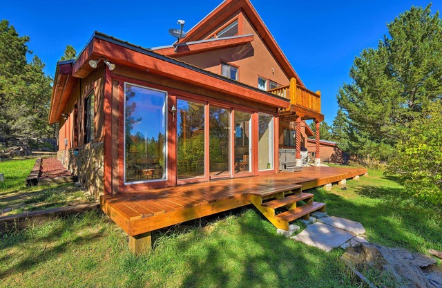 Angel Fire Mountain Cabin w/Hot Tub & Sauna!
