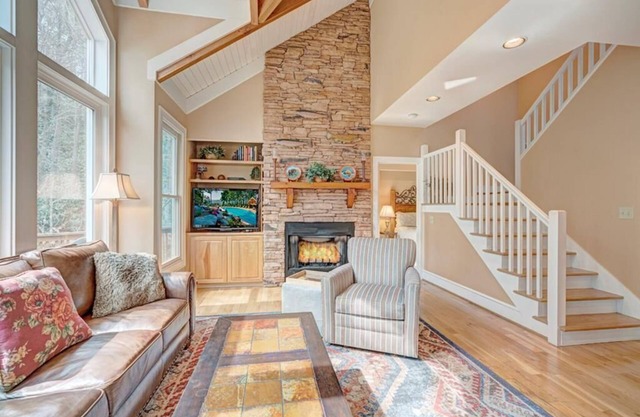Angler's Lodge- Mountain House, Gated Resort, Indoor/Outdoor Pools and Hot Tub, Fishing Ponds, Fi.
