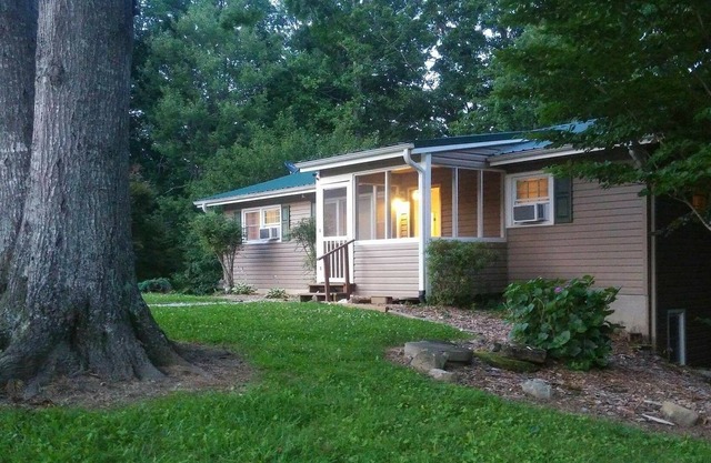 Anna's Getaway: Two Bedroom-Two Bathrooms: Upper-level Duplex