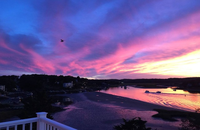 Annisquam River Sunsets: Enjoy spectacular sunsets and a relaxed river vibe.