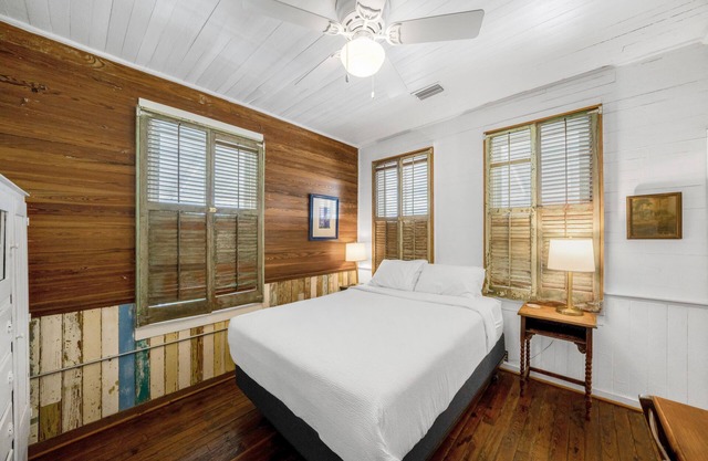 Apalachicola River View, Cozy Queen Room