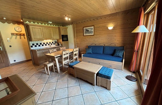 Apartment with pool, spa, parking, Wi-Fi in Saint-Martin-de-Belleville