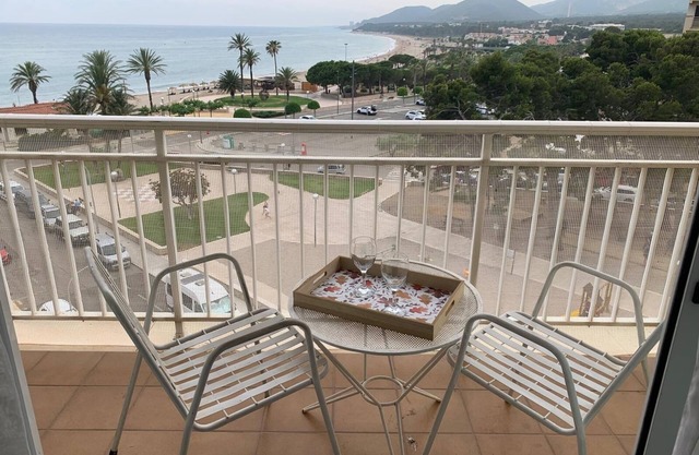 Apartment with fabulous sea views 100 m from the beach