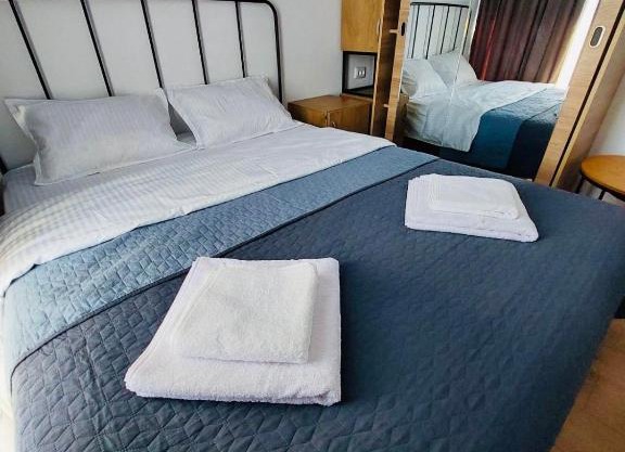 Apart Hotel art