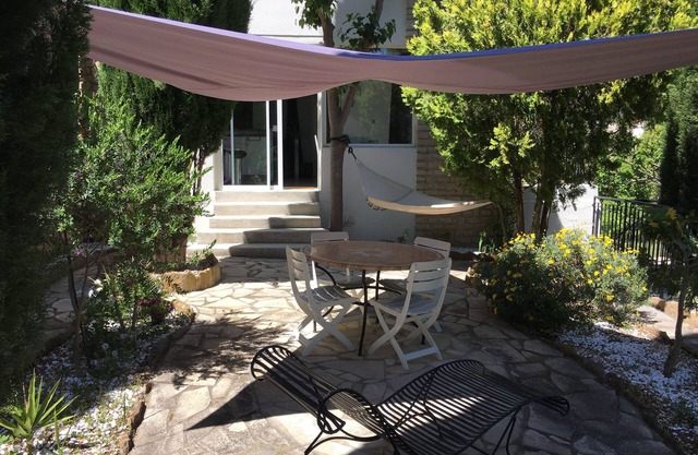 Apart. T2 in house, terrace and private garden 100m from the sea