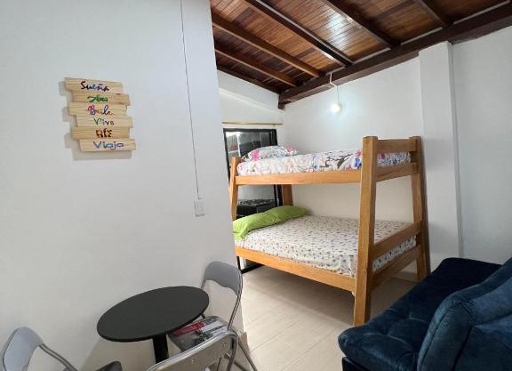 APARTAMENTO AMOBLADO SECTOR LAURELES-ESTADIO hasta 8 personas - Londres