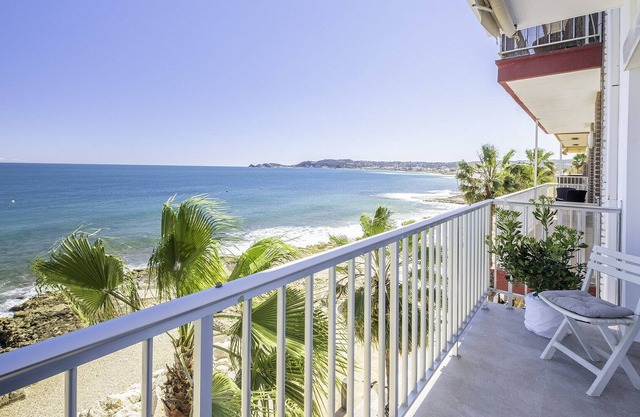 Apartamento con Espectaculares Vistas, en Primera Linea del Puerto en Jávea