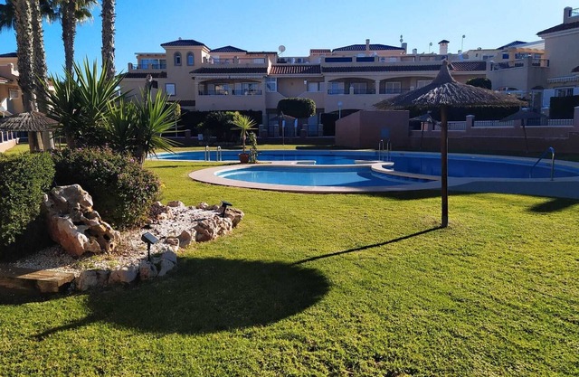 Apartamento en Mil Palmeras Ref. 052
