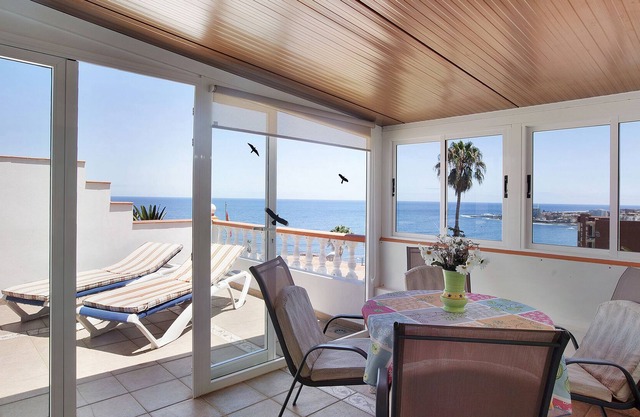 Apartamento vistas Bajamar close to the Beach with Sea View, Wi-Fi & Terrace