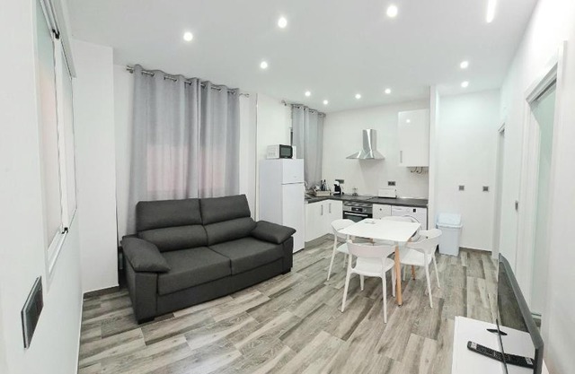 APARTAMENTOS DESAMPARADOS
