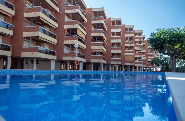 Apartement with air conditioning and outdoor pool