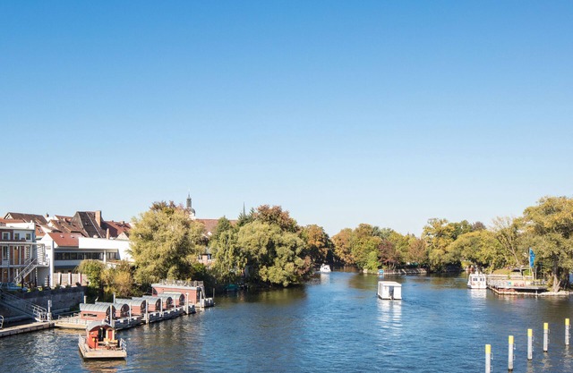 Apartment am Wasser mit Hausfloß und Sauna zur Dauermiete