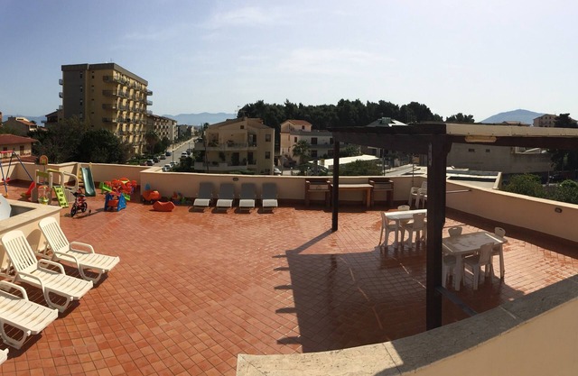 Apartment in villa with equipped wi-fi terrace 2 minutes from the sea