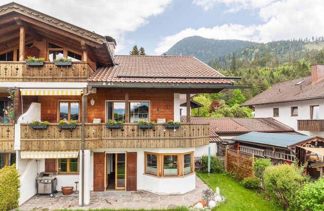 Apartment "Alpblick Zugspitze" with Mountain View, Balconies & Wi-Fi