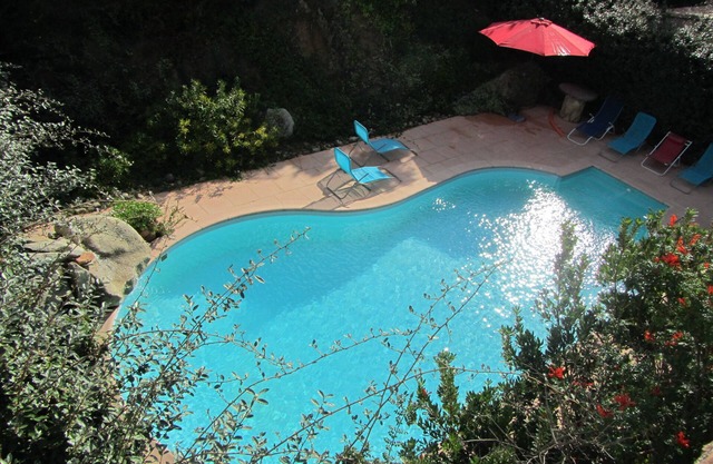 Apartment 2 adults 2 children air-conditioned 60 m2 swimming pool very quiet location